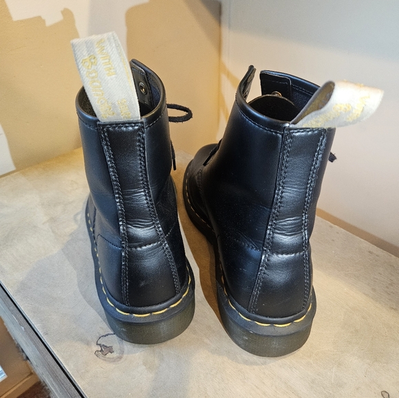 Dr. Martens Vegan 14045 - Picture 2 of 6